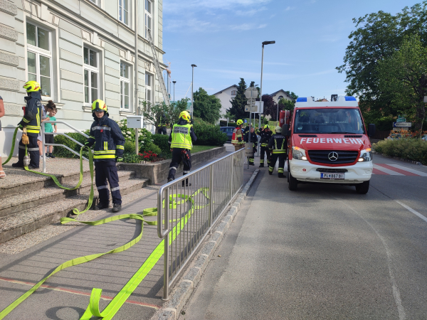 Einsatzübungen in VS Karlstetten und Neidling