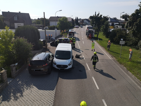 Erneuter Verkehrsunfall mit eingeklemmer Person