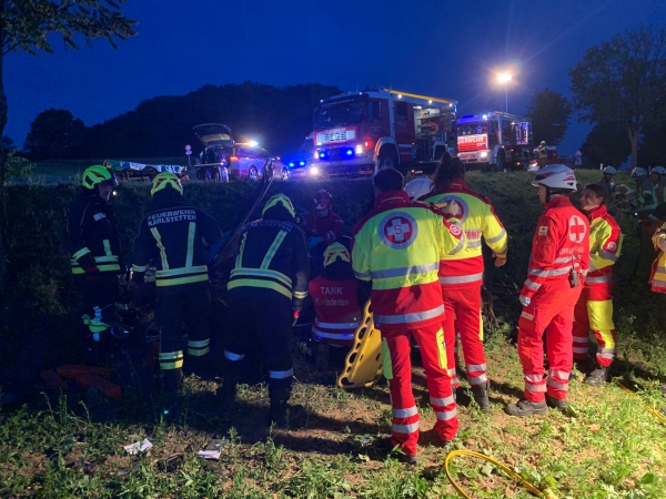 Verkehrsunfall mit eingeklemmter Person (T2)