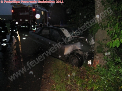 Verkehrsunfall mit eingeklemmter Person zw. Rosenthal und Doppel