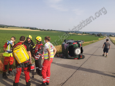 Verkehrsunfall mit eingeklemmter Person