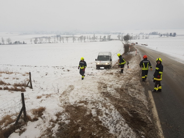 Fahrzeugbergung zwischen Karlstetten und Obermamau