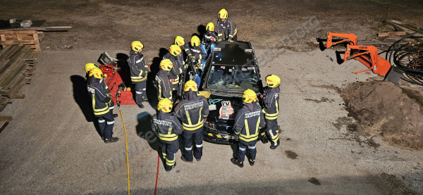 technische Übung - Menschenrettung aus KFZ