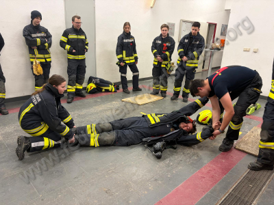 Atemschutz&uuml;bung - verunfalltes Truppmitglied